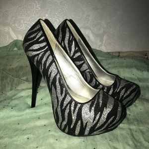 High heel pumps w glitter size 6 color